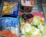 鮭と白菜の♡あったか♡味噌鍋作り方1写真