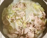 簡単ごちそう！豚肉と白菜の塩麹バター煮作り方3写真
