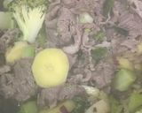 牛肉とブロッコリーとさつまいもの煮物作り方1写真