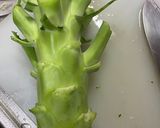 ブロッコリーの芯と茎のベーコン炒め作り方1写真