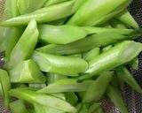 ブロッコリーの芯と茎のベーコン炒め作り方2写真