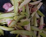 ブロッコリーの芯と茎のベーコン炒め作り方4写真