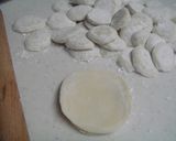 皮から手作りもちもちジューシー餃子作り方4写真