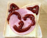 M字に折れた食パンは猫ちゃんパン作り方6写真