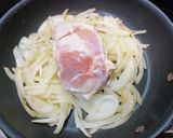 超簡単！鶏もも肉のトロトロ玉ねぎ煮込み！作り方4写真