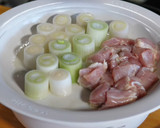 鶏とネギだけ！すき焼き風「鍋焼きうどん」作り方3写真