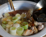 鶏とネギだけ！すき焼き風「鍋焼きうどん」作り方5写真