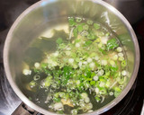 卵白消費☆ワカメと小ねぎのスープ♪作り方1写真