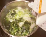 卵白消費☆ワカメと小ねぎのスープ♪作り方3写真