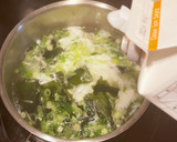 卵白消費☆ワカメと小ねぎのスープ♪作り方3写真