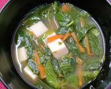 モロヘイヤと人参と豆腐の味噌汁作り方6写真