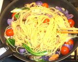 紫カリフラワーとサーモンの具沢山パスタ作り方4写真