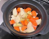 乾燥肌改善にも効果的!無水肉じゃが作り方1写真