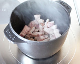 手軽に【塩塗し白菜と豚の味噌スープ】作り方2写真