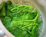 ほうれん草とたまごのお味噌汁作り方1写真