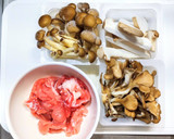 豚こま肉とキノコの洋風みそバター炒め作り方1写真