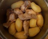 手羽元とじゃが芋の煮物＊もちもち作り方5写真