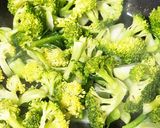 ブロッコリーと冷凍海老のマヨ醤油炒め作り方4写真