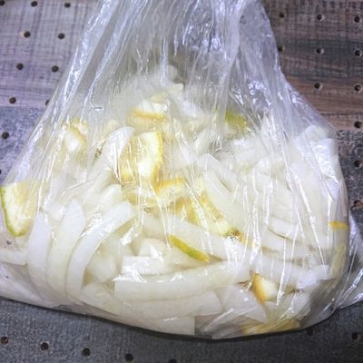 レモン大根2袋+甘酢の大根2袋+梅肉大根2袋セット 大根は全部漬けちゃえ！簡単なのに無限に食べられる大根の即席漬けレシピ5選・作り方｜Tasty