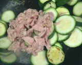 ズッキーニとツナのトマトソースパスタ作り方4写真