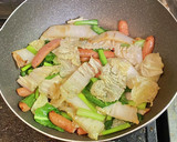白菜＆小松菜とソーセージの焼きうどん作り方3写真