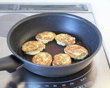 ふわふわ【豆腐の丸め焼き（大葉＆ごま）】作り方4写真