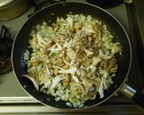 豪華ホワイトシチュー・貝とキノコのうま味作り方1写真