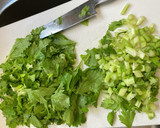 セロリの葉とひき肉の簡単エスニック炒め作り方3写真