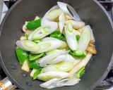 鶏と長ネギとキノコのオイスターソース炒め作り方4写真