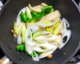鶏と長ネギとキノコのオイスターソース炒め作り方5写真