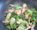 しいたけとチンゲン菜のペペロンチーノ風作り方2写真