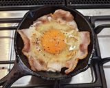 スキレット12センチで朝のベーコンエッグ作り方3写真