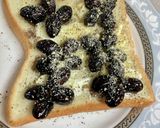 おせちの残りで♪黒豆粉チーズトースト作り方2写真