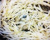 もやしwithソーセージのカレー和え。作り方1写真