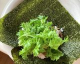 わさび菜と牛肉しぐれ煮のおにぎらず作り方3写真