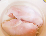 放置で簡単！しっとり柔らか～い♡ゆで鶏作り方1写真