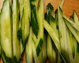 鶏皮とキュウリのごまポン和え…みそ汁も♪作り方3写真
