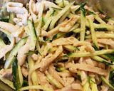 鶏皮とキュウリのごまポン和え…みそ汁も♪作り方4写真