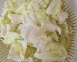 キャベツで豚汁　バター　七味を添えて作り方1写真
