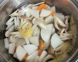 キャベツで豚汁　バター　七味を添えて作り方2写真