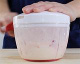 子供も喜ぶ♡甘酒いちごヨーグルト作り方3写真