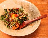 大粒なめことカイワレで☀ピリ辛巣ごもり卵作り方4写真