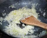 チキンハンバーグ　バターソース絡め作り方1写真