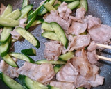 簡単！旨い！豚バラときゅうりの塩昆布炒め作り方3写真