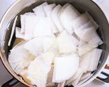 なめこと大根・じゃがいもの味噌汁作り方3写真