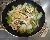白菜と油揚げの卵とじ丼作り方4写真
