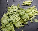 簡単！鶏春菊の柚子胡椒ポン酢炒め作り方3写真