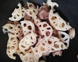 蓮根が主役！野菜たっぷり甘辛肉炒め♪作り方2写真