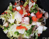 蓮根が主役！野菜たっぷり甘辛肉炒め♪作り方3写真