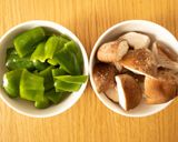 ピーマンとしいたけのオイスター炒め煮作り方1写真